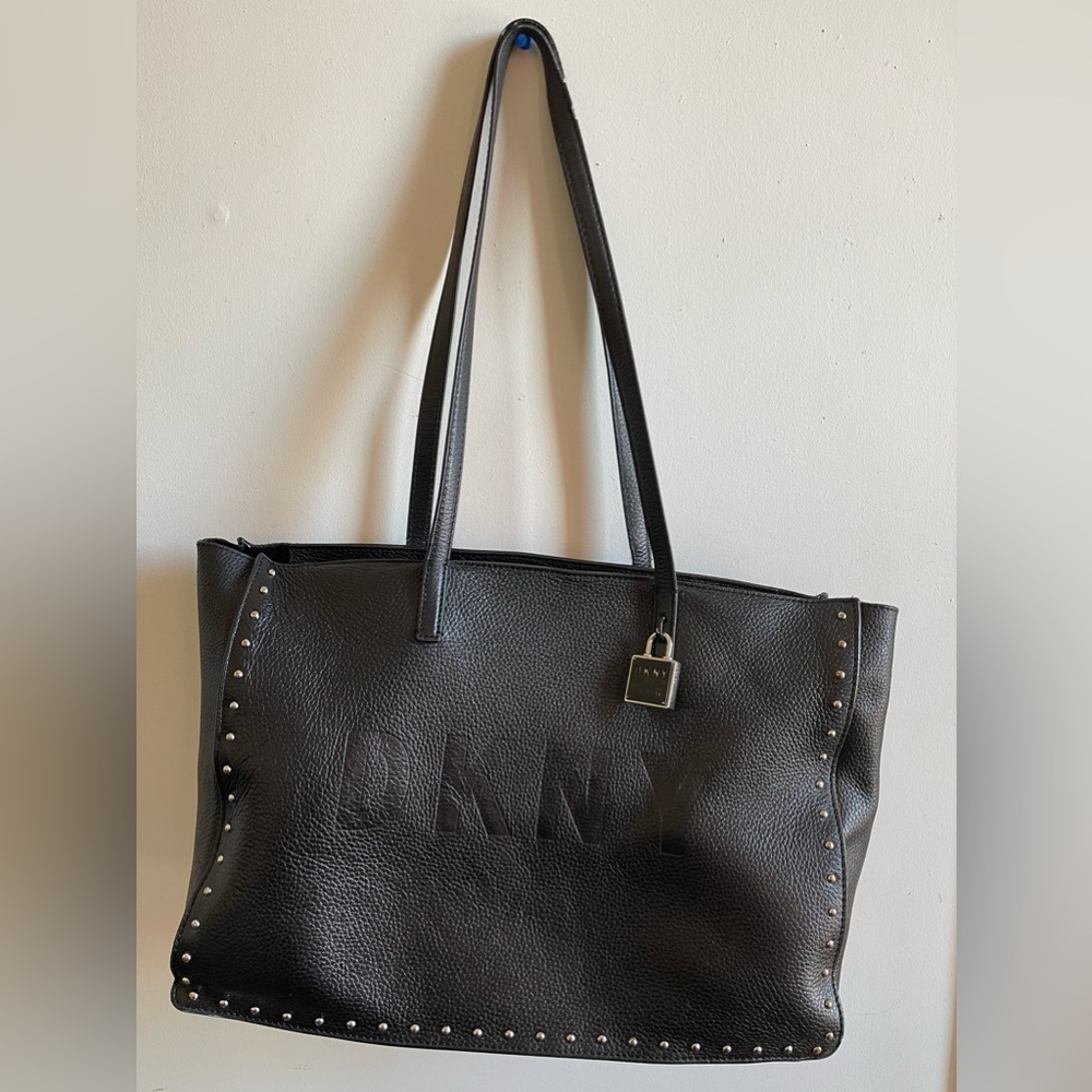 GUC: A beautiful black leather DKNY tote - Picture 1 of 16